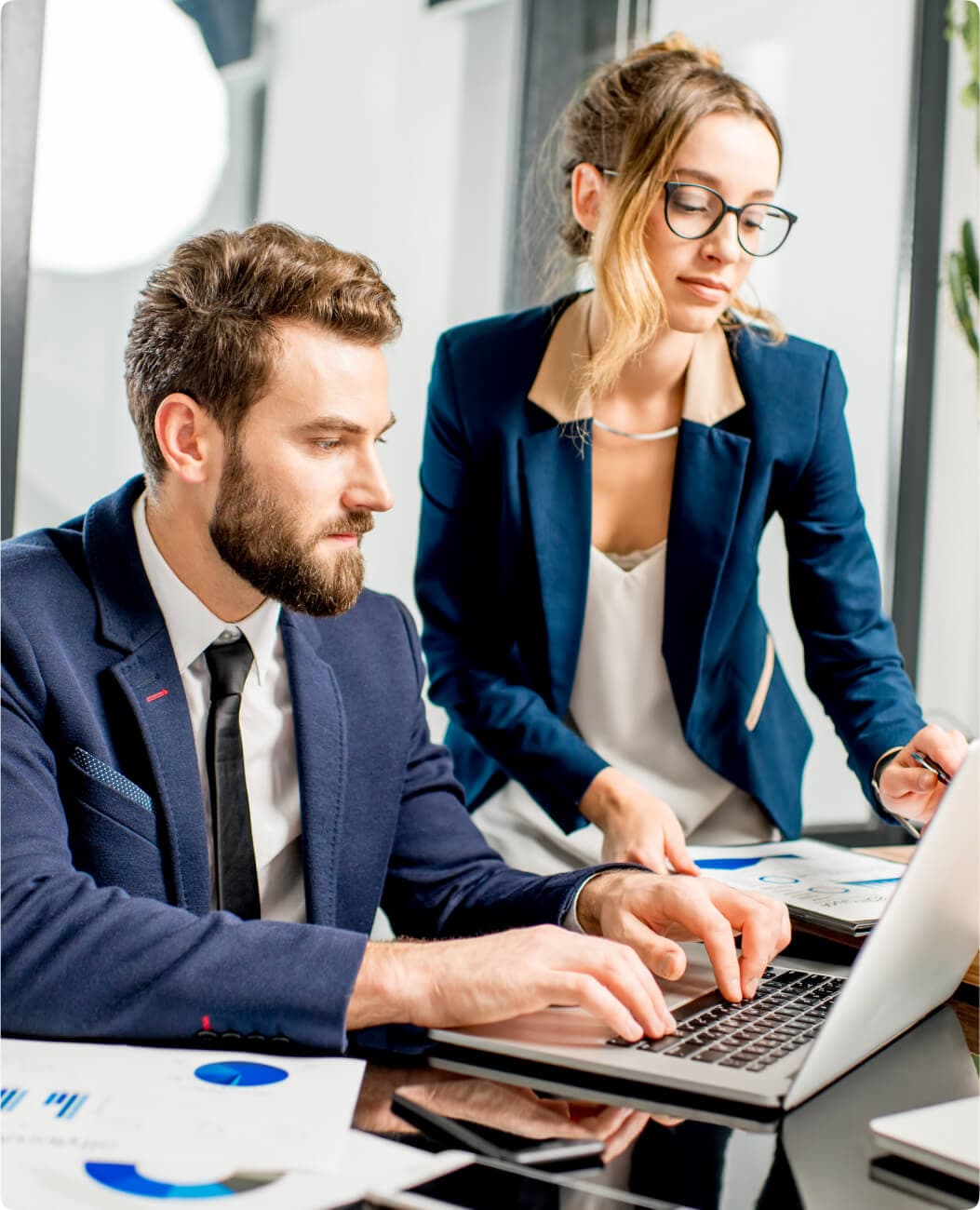 Đội ngũ doanh nghiệp trong môi trường làm việc hiện đại